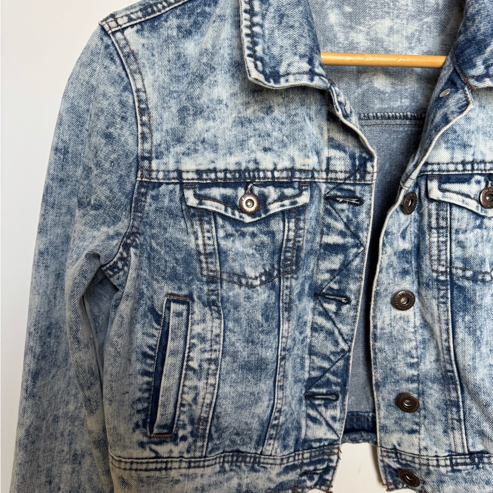 Jean jacket - Picture 2 of 10